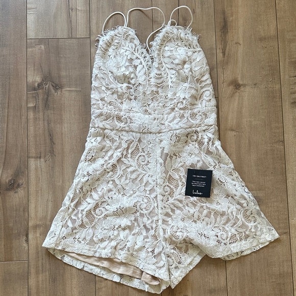 Lulus Pants - NWT Lulus White Lace All Around Short Romper Sleeveless Sz S